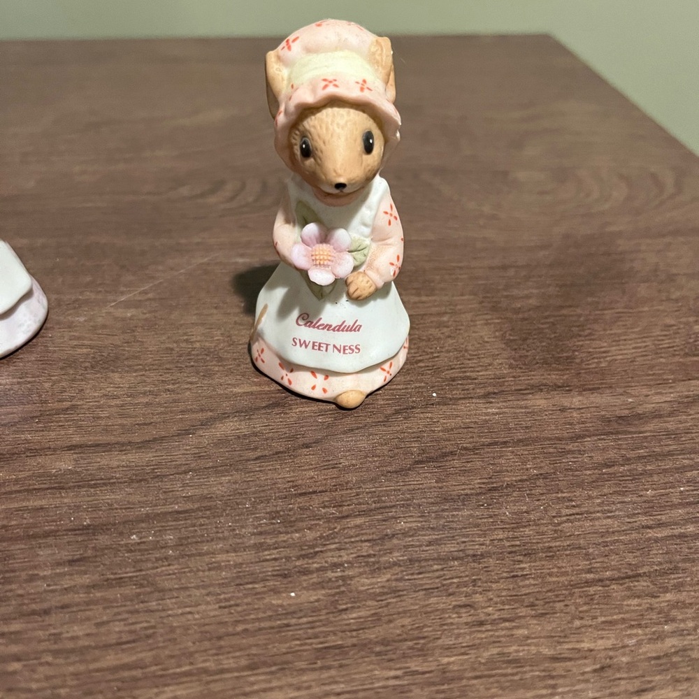 Enesco Sweetness Mouse Figurine - Cream and Pink. October